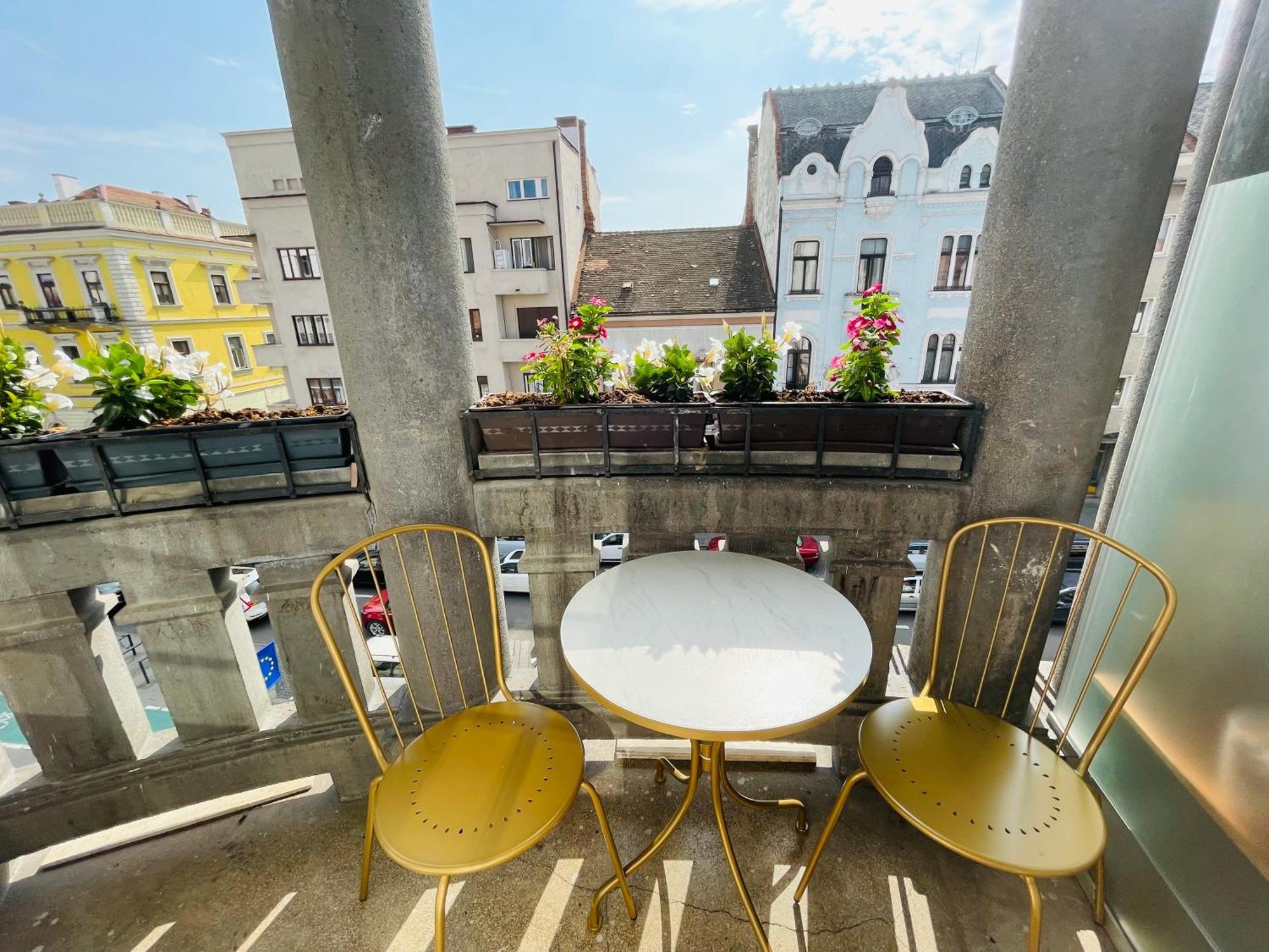 Littleparis Apartment Cluj-Napoca Exterior photo
